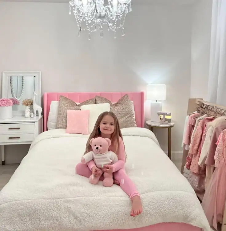 How_to_decorate_a_bedroom_with_organic_furniture_girls