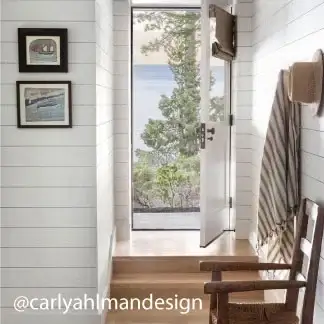 coastal_living_room_carlyahlmandesign_2