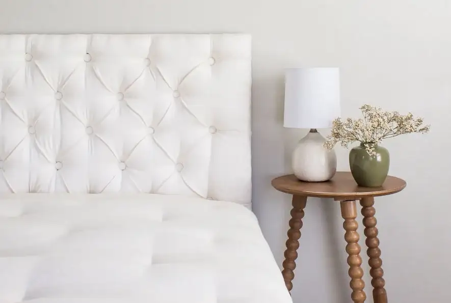 How to decorate a bedroom with organic furniture