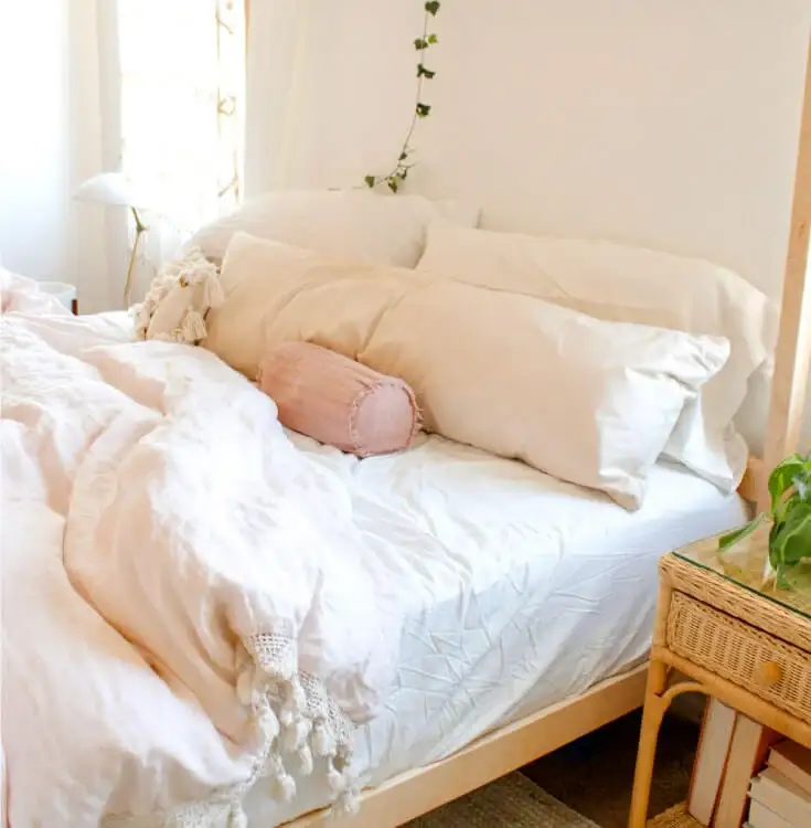 How to decorate a bedroom with organic furniture